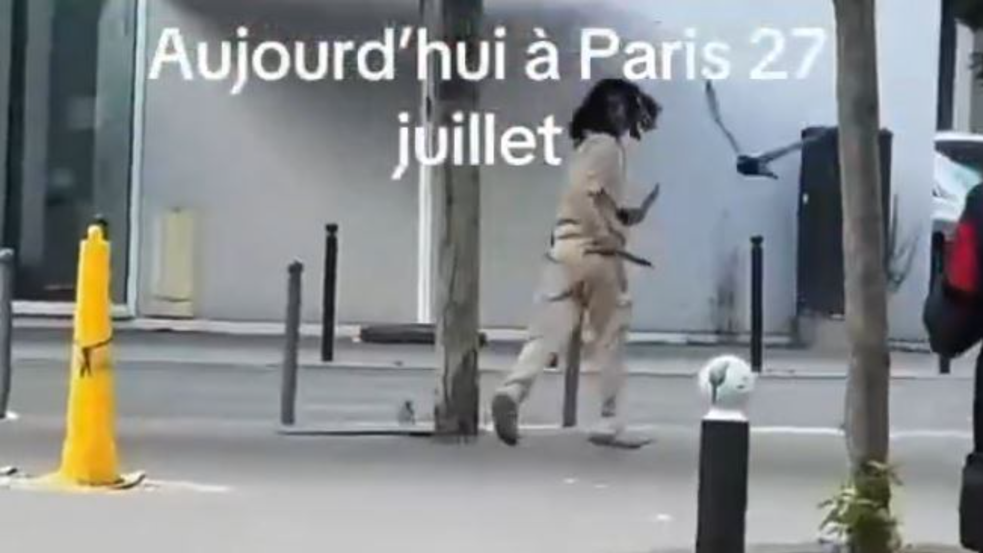 L'attentatore di Parigi ripreso in un video