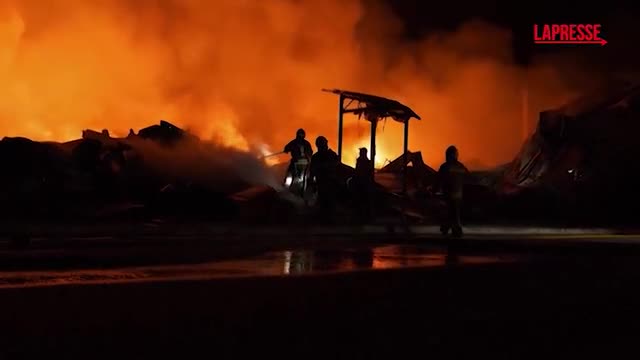 Bombe russe su Kiev: la capitale e la sua regione in fiamme